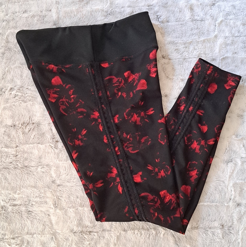 BSP Black Red Floral Lace Ankle Length Stretch Athletic Gym Leggings. Size L.